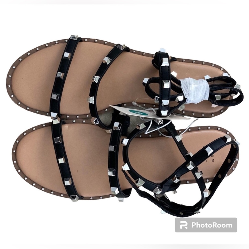 NWT $25 A New Day black studded strappy Sandals 🧡